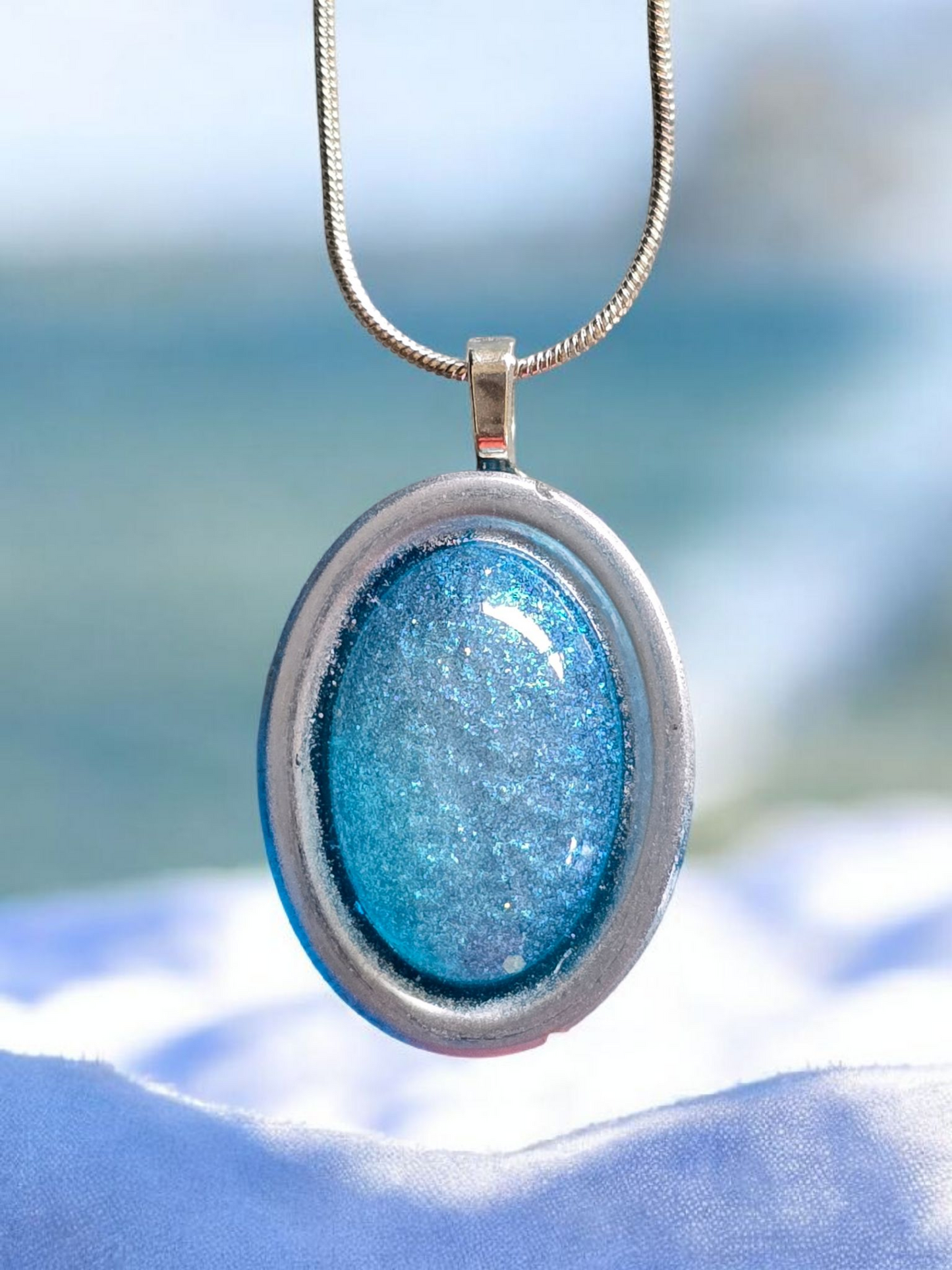 Pendant blue sparkle