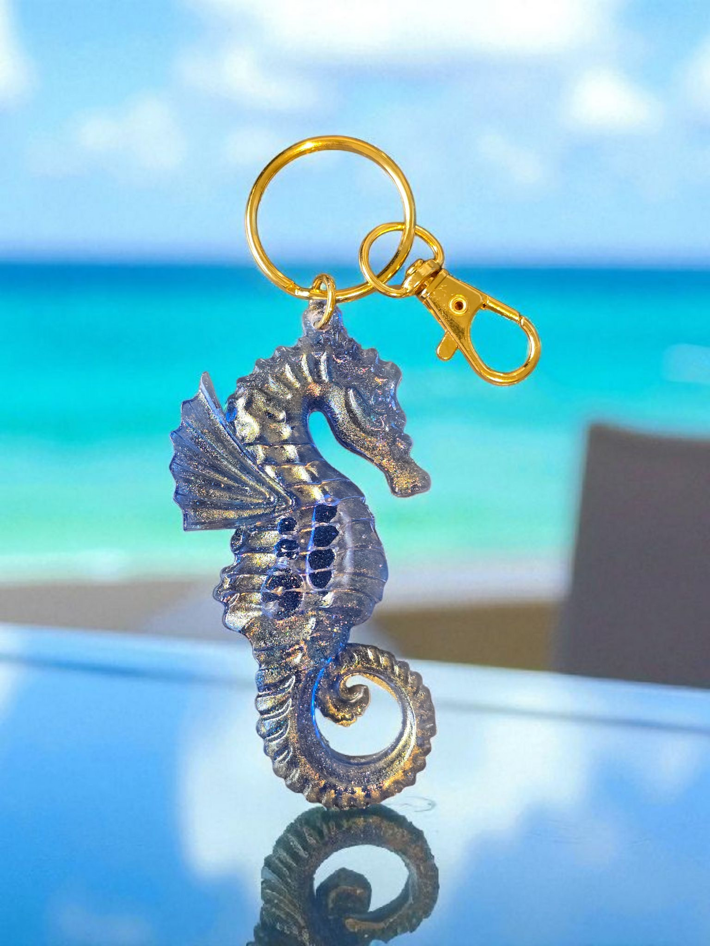 Keycharm seahorse blue and gold