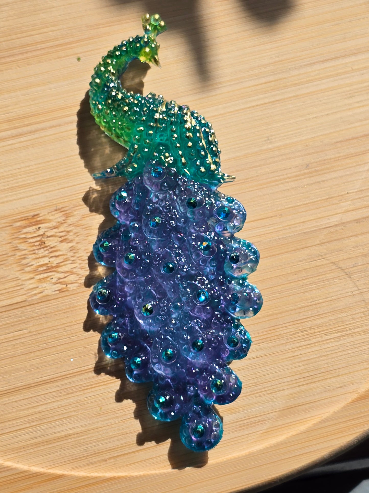 Lapel pin peacock green and blue