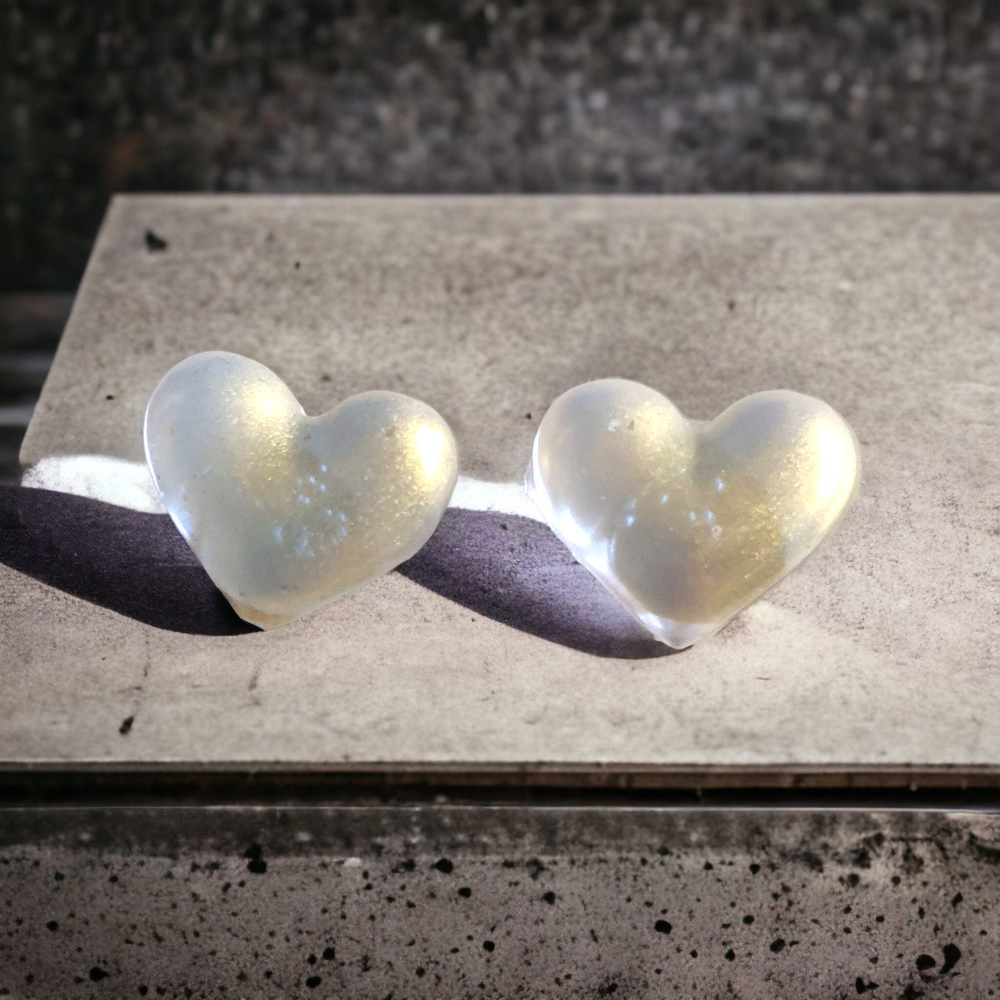 Earrings stud Hearts Colour changing golden white