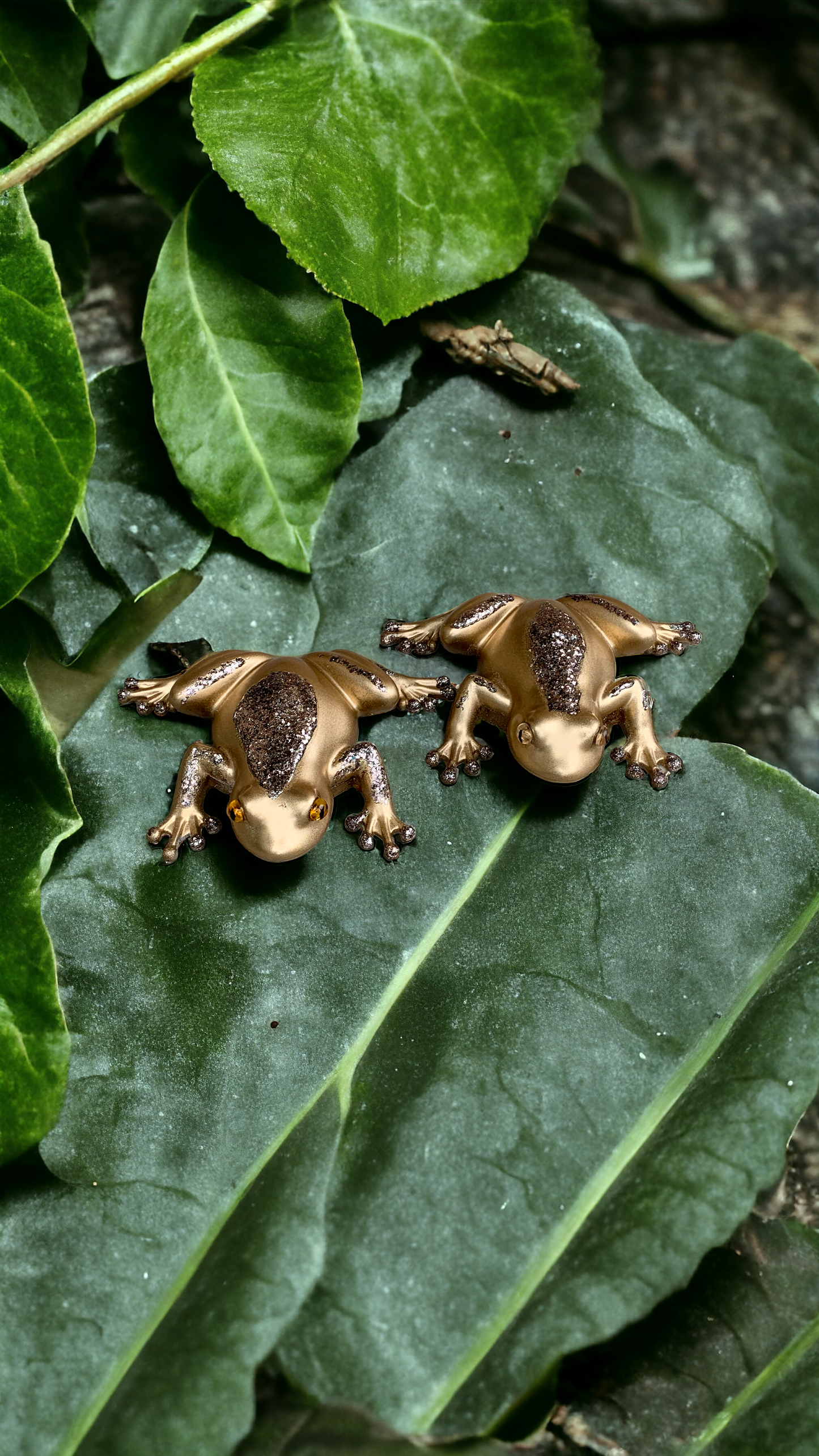 Chic gold frogs with gold sparkle