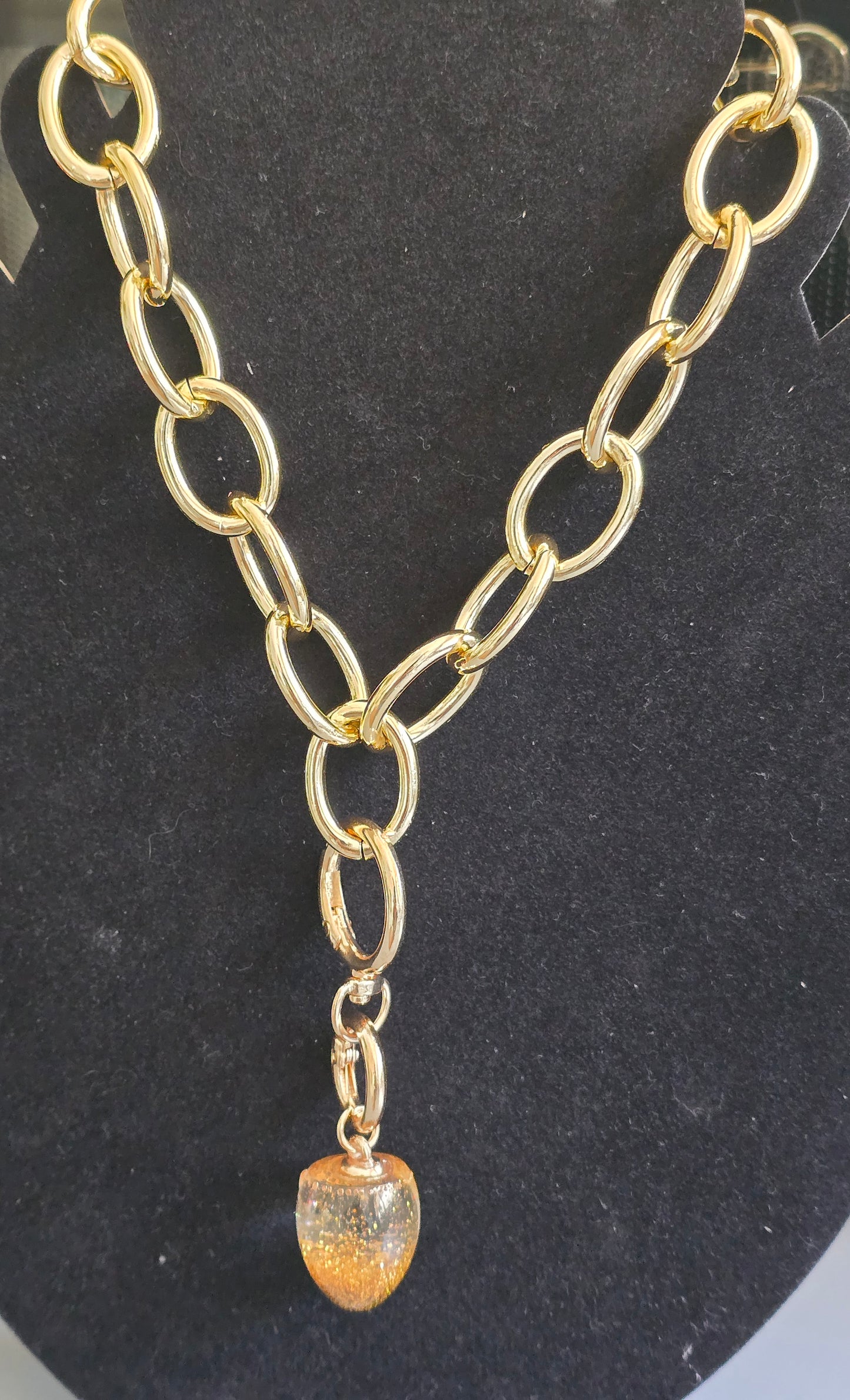 Pendant chunky gold chain