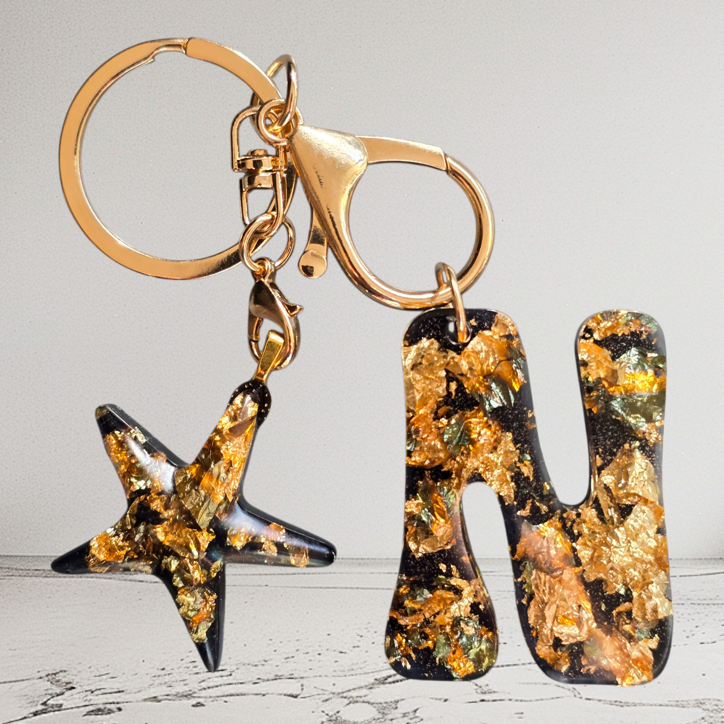 Keycharm alphabet "N" black with golden flakes and starfish