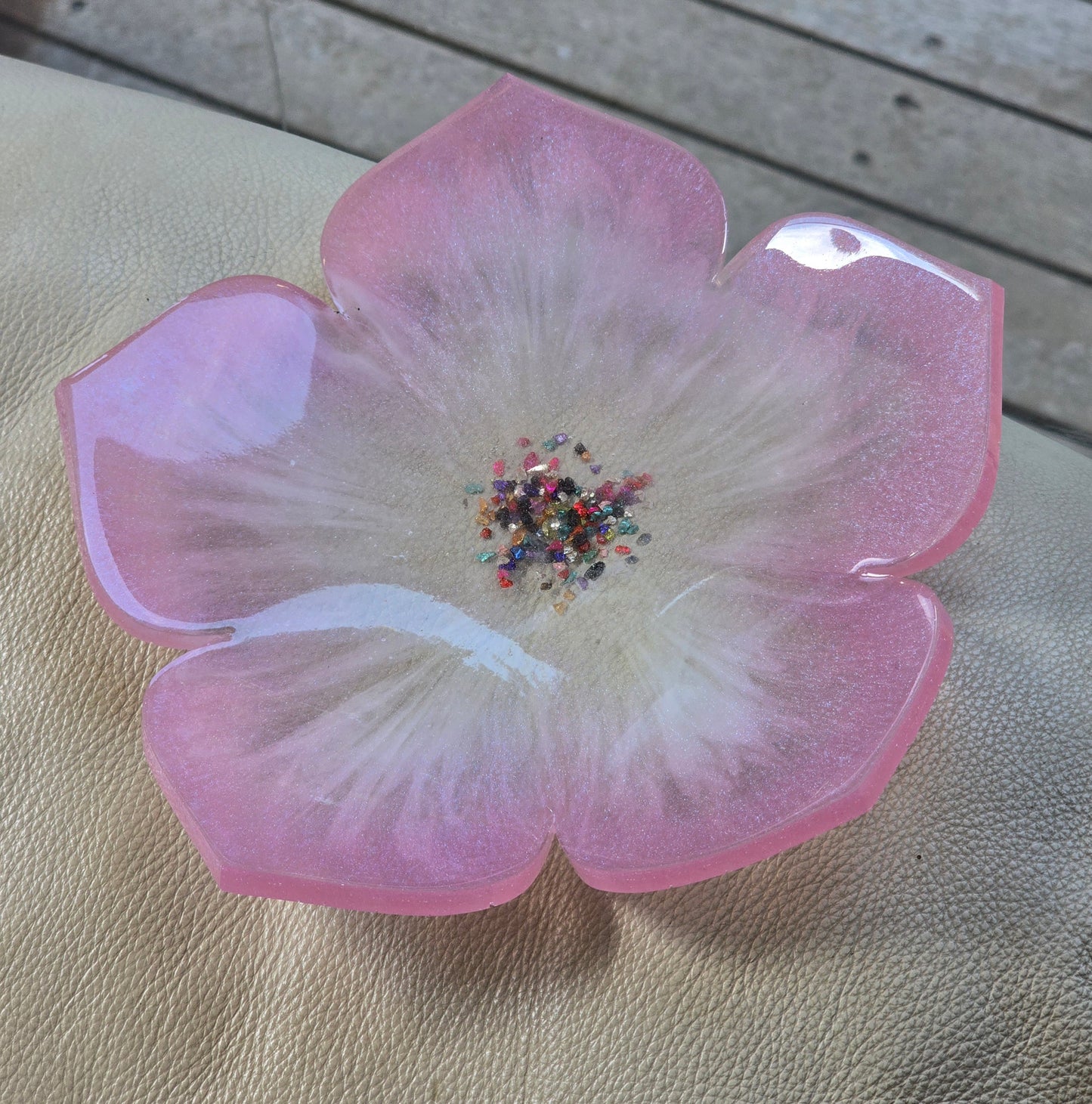 Bowl pink and white flower design