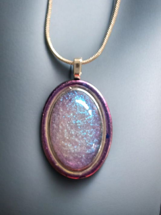 Pendant iridescent lilac