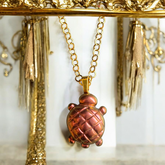 Pendant burgundy gold turtle