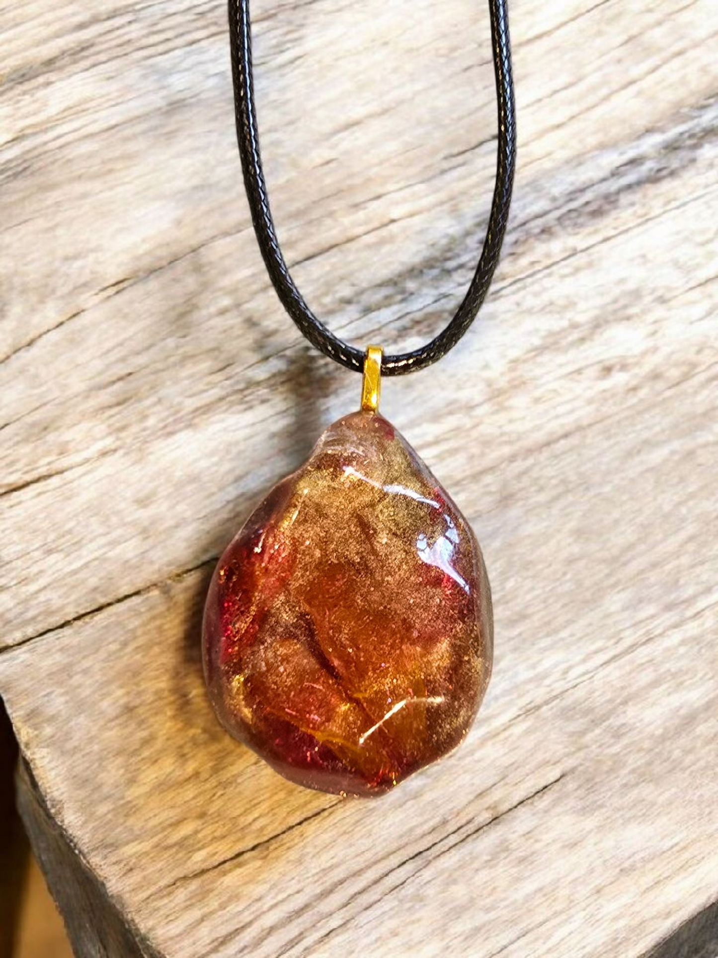 Pendant water ripple red and gold