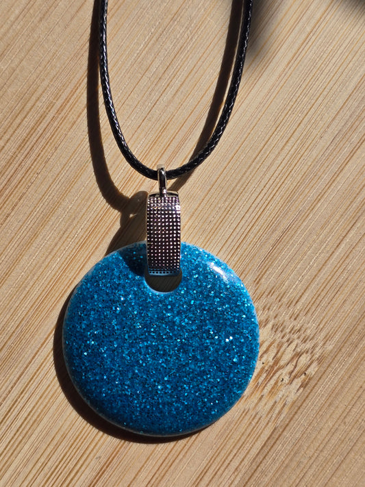 Pendant round turquoise glitter