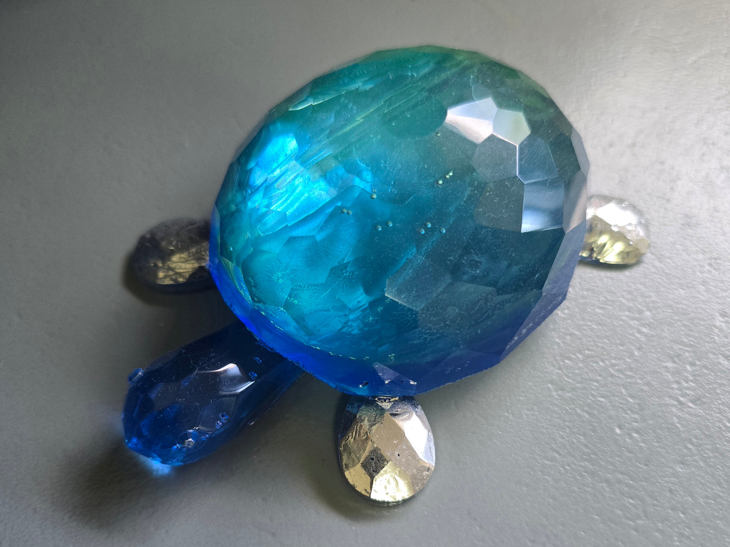 Turtle diamond cutt blue green with silver