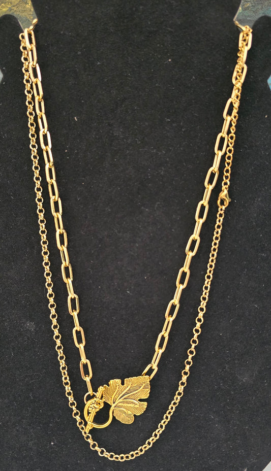 Pendant gold chain with leaf