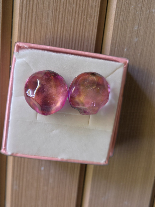 Earrings studs pink with gold hue