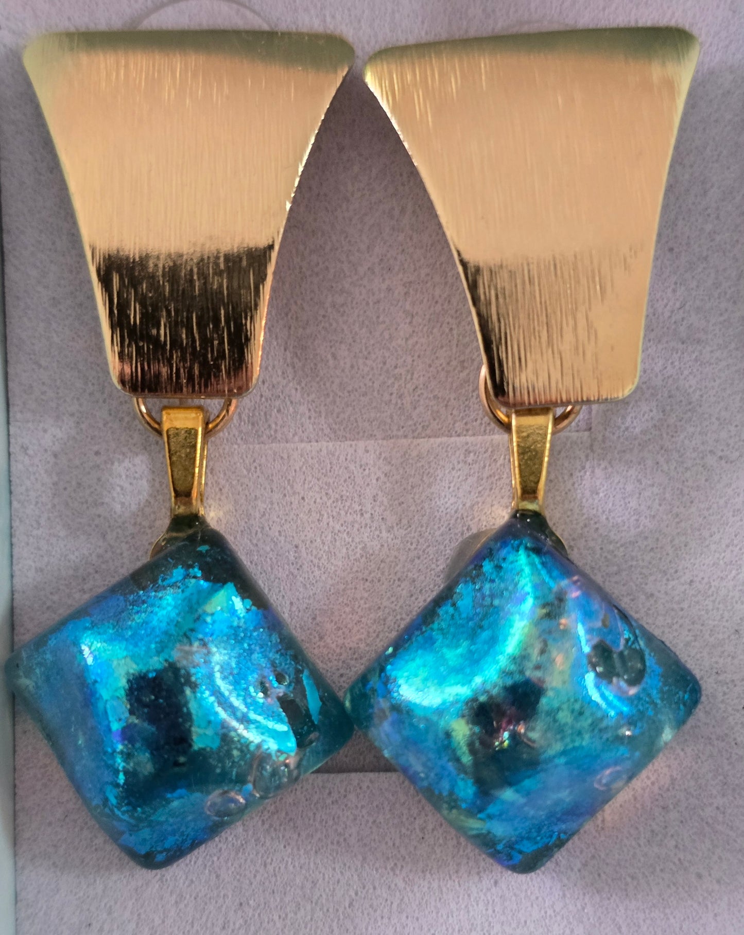Earrings dangling turquoise and gold