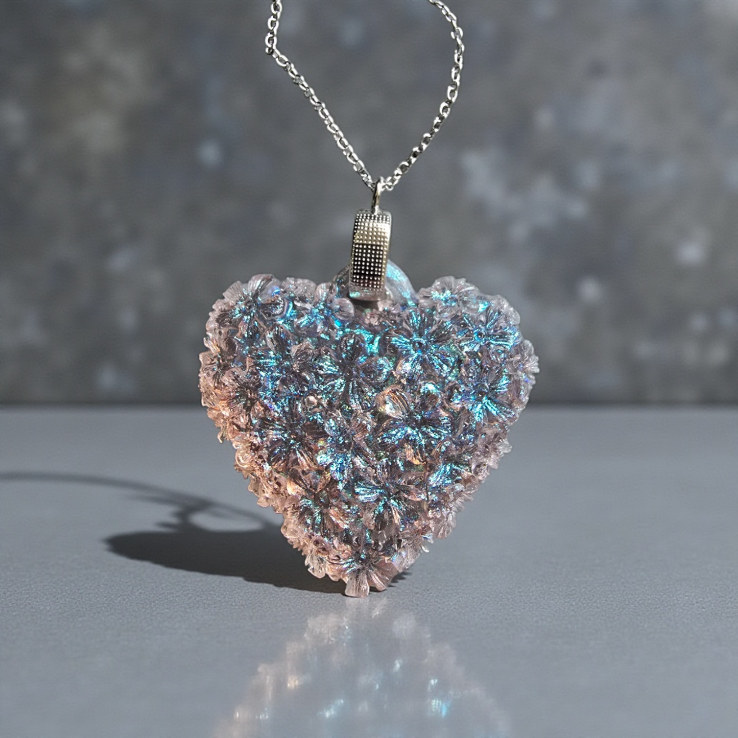 Pendant heart dusty pink with blue shimmer