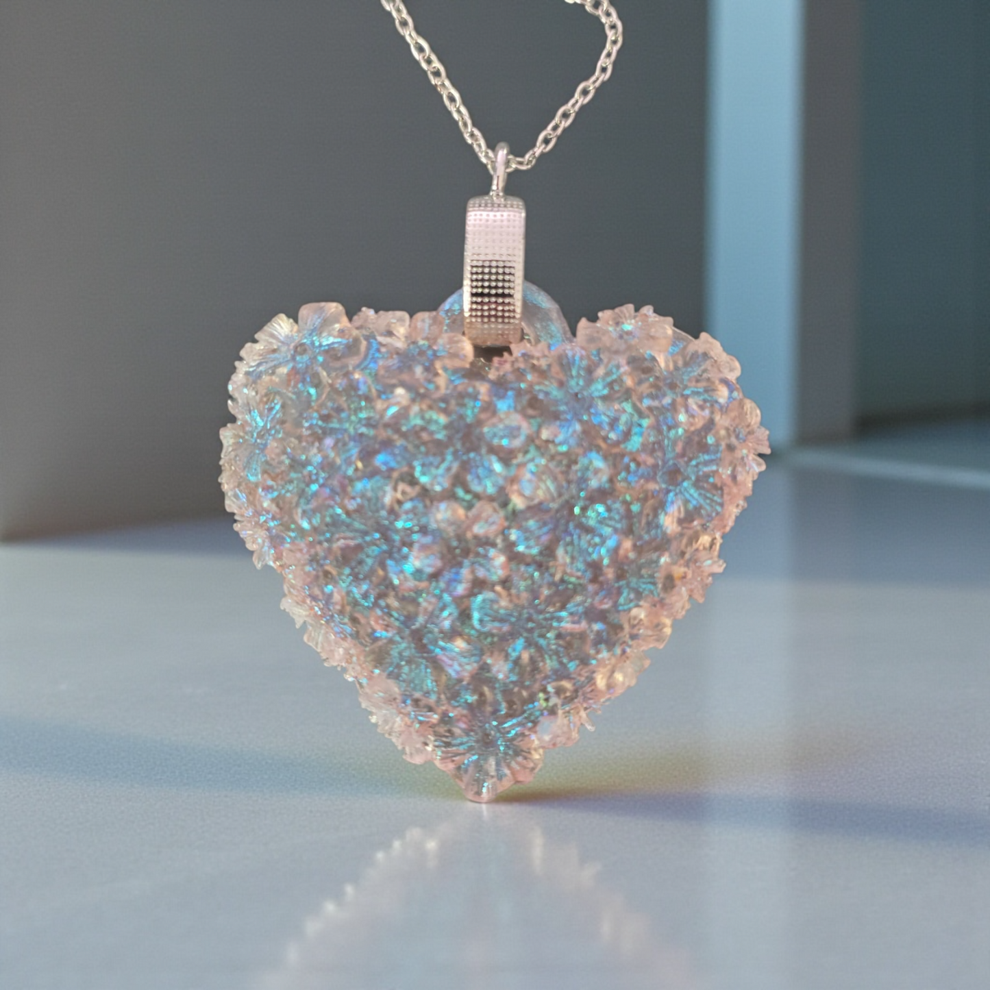 Pendant heart dusty pink with blue shimmer