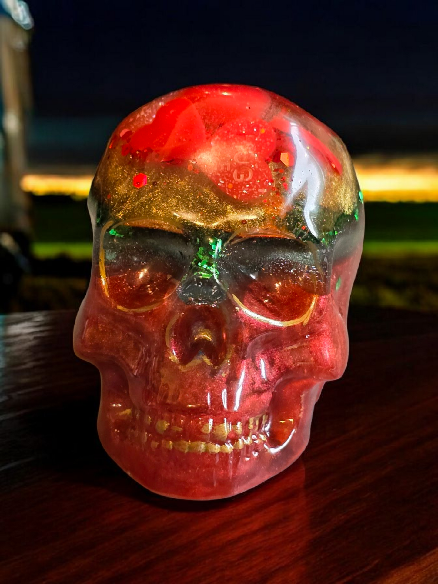 Scull Large with red hearts