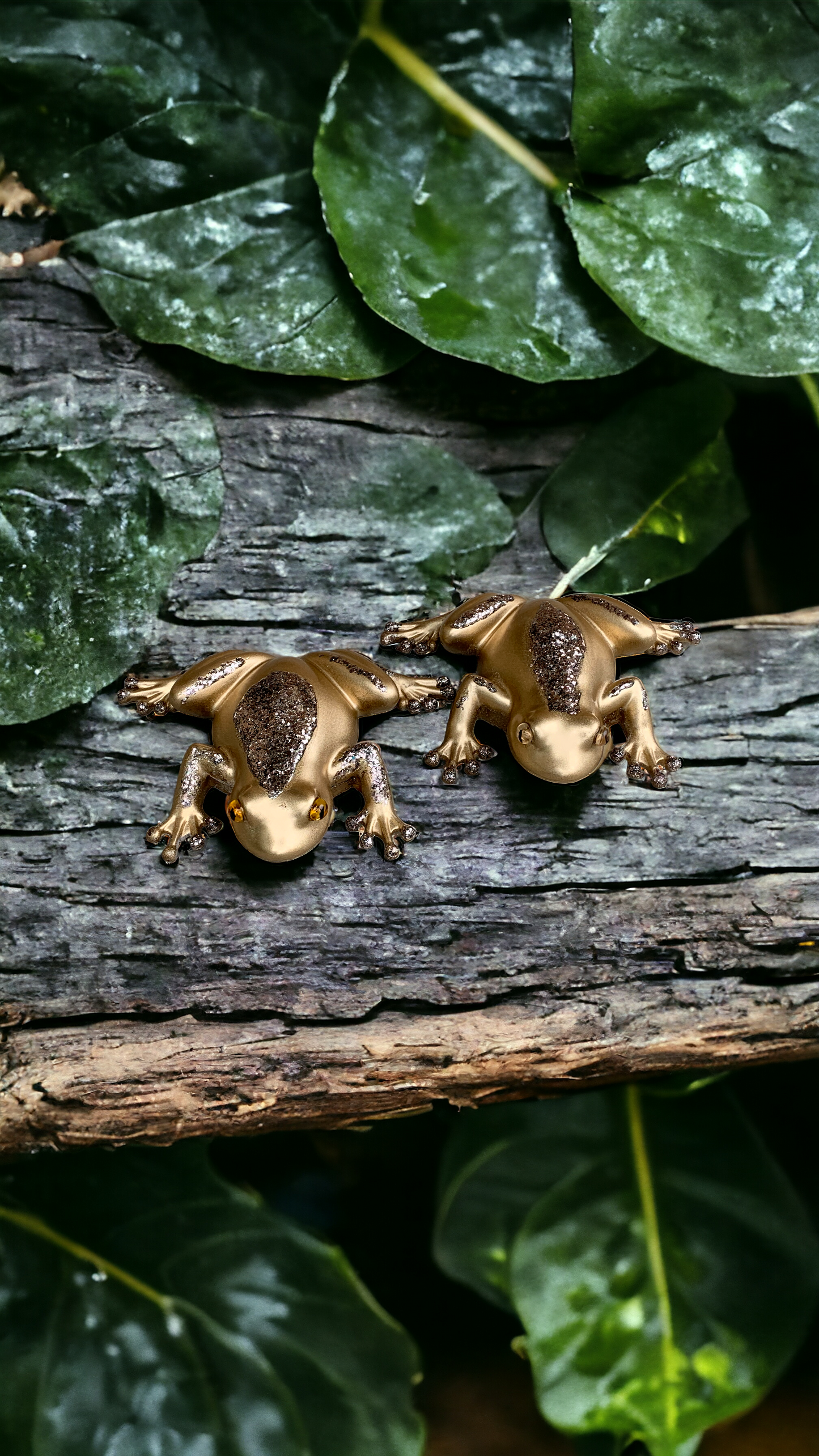 Chic gold frogs with gold sparkle