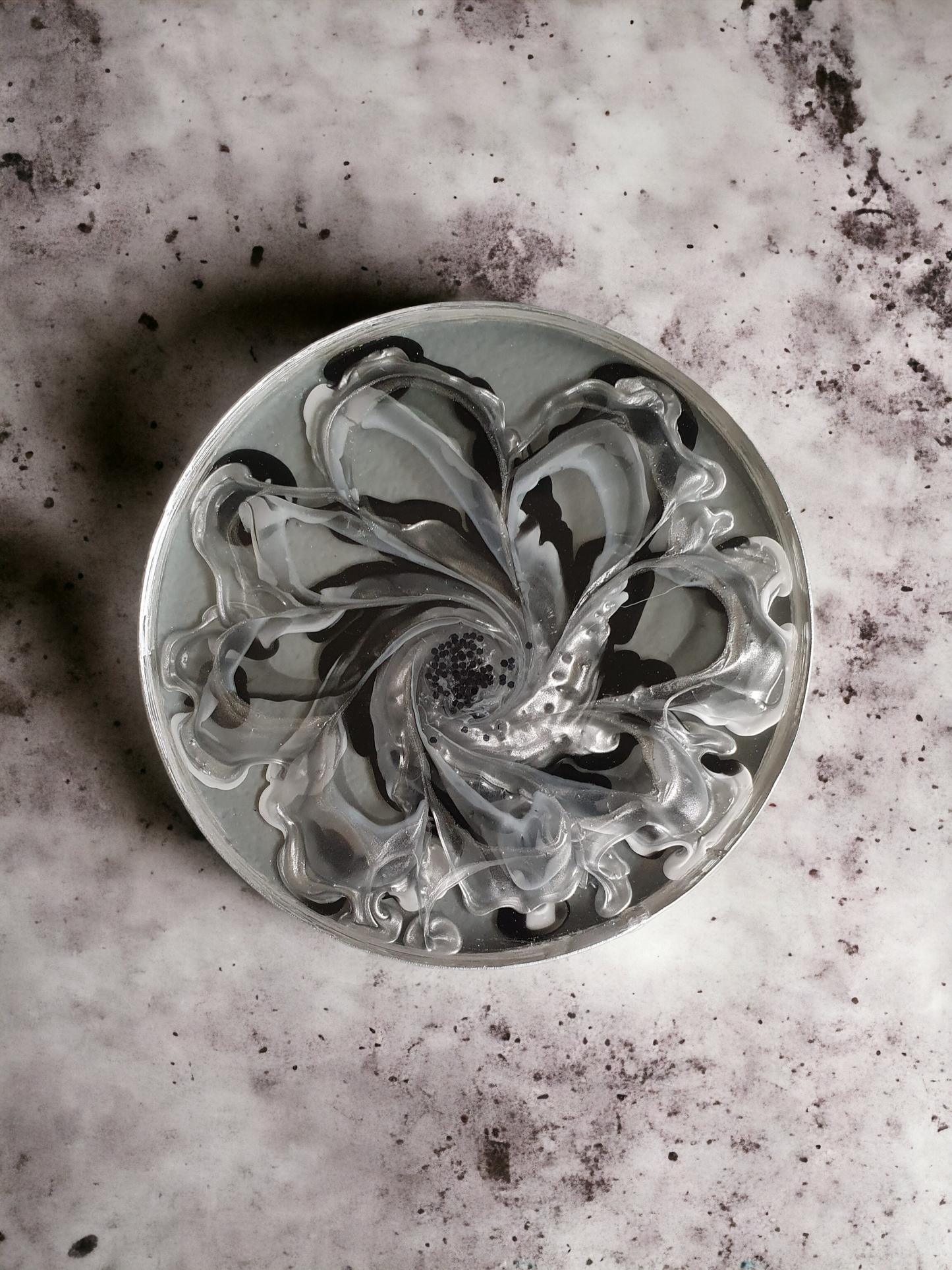 COASTER Set, Black, Silver White blooms with stand