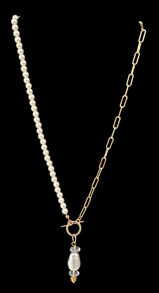 Pendant pearl white chain gold